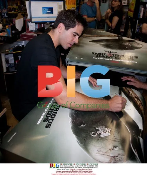 Eli Roth signs posters for Inglourious Basterds