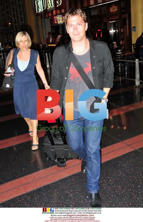 Rob Thomas Spotted Leaving TGI Friday's