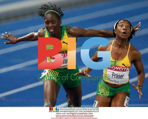Shelly-Ann Fraser celebrates 100m win