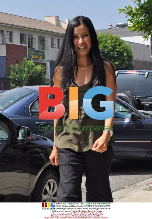 Lisa Ling Recognized by Fan at Cafe Midi