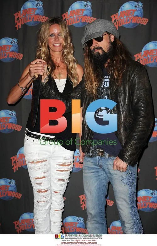 Rob Zombie and Sheri Moon Zombie at 'Halloween 2' Premiere