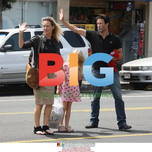 Stephen Moyer out with ex and daughter