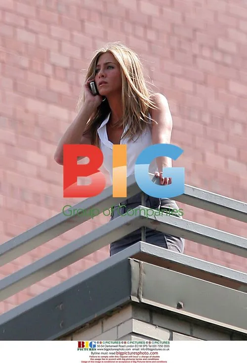 Jennifer Aniston on set of 'The Bounty'