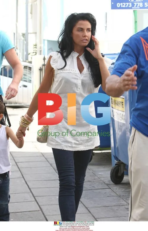 Katie Price goes shopping with son and boyfriend