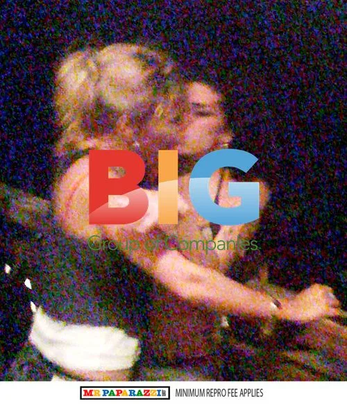 Amy Winehouse kissing blonde in St Lucia