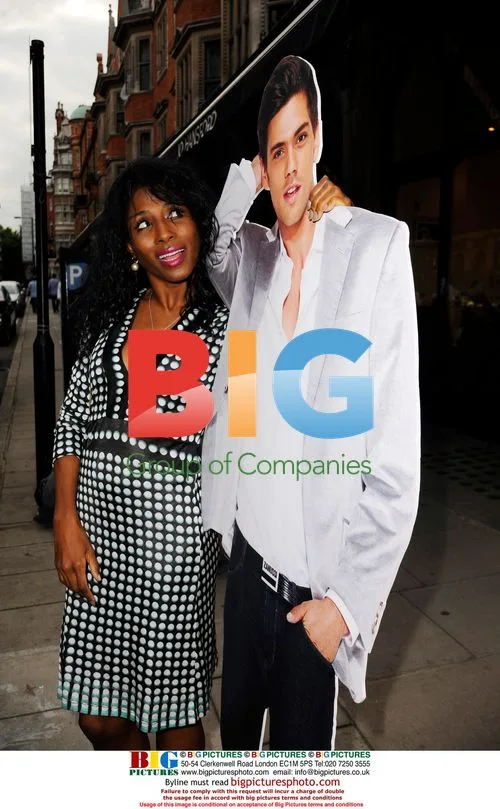 Sinitta out on the town with 'new man'