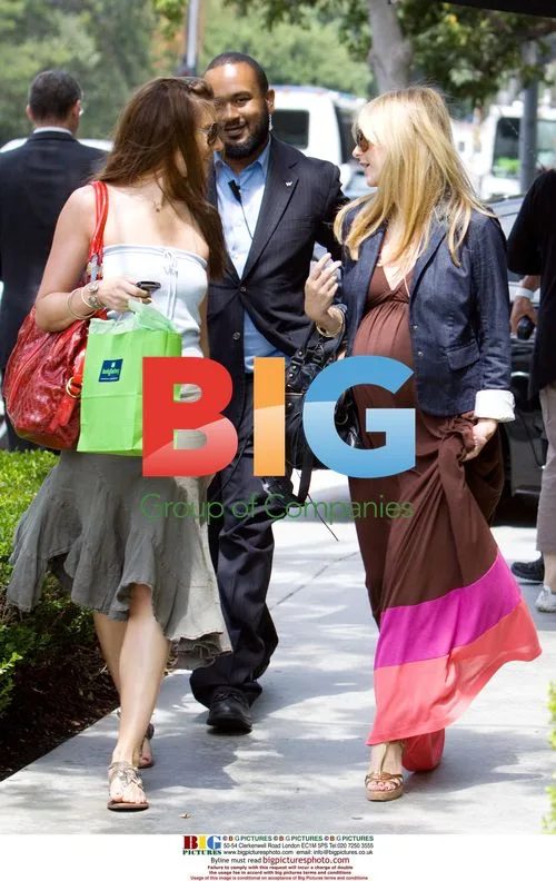 Sarah Michelle Gellar has lunch in Westwood