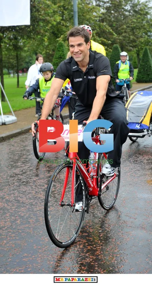 Gethin Jones and Sir Chris Hoy at skyrider event