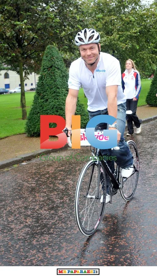 Gethin Jones and Sir Chris Hoy at skyrider event