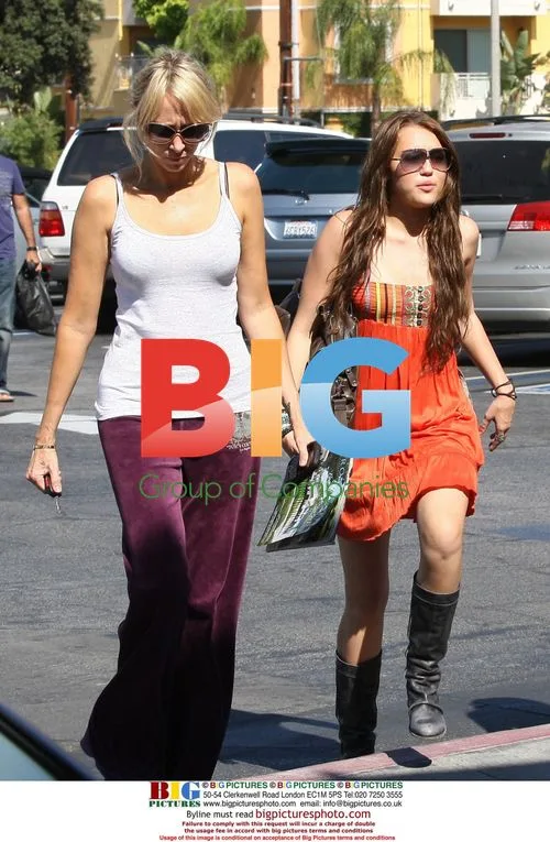 Miley Cyrus enjoys sushi with family