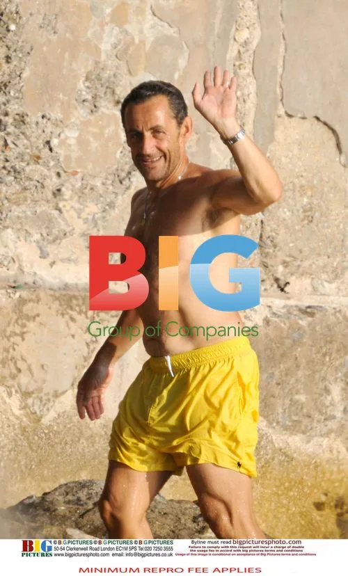 Nicolas Sarkozy and Carla Bruni swim at Carla's home