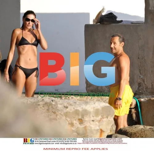 Sarkozy and Bruni swim at family home