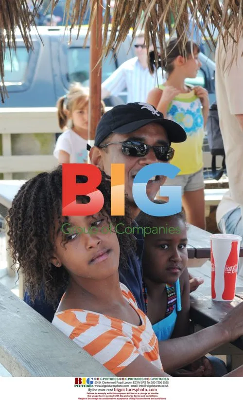 Obama Family Eats Lunch at Martha's Vineyard