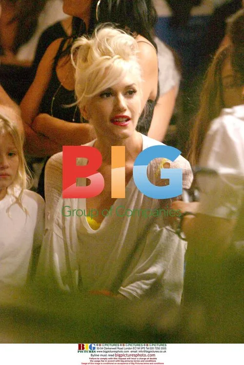 Gwen Stefani watches Gavin Rossdale perform
