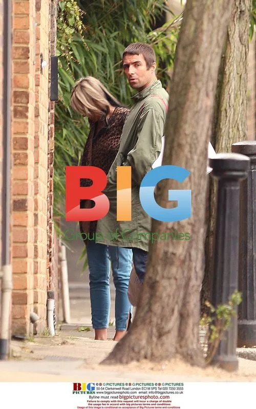 Liam Gallagher and Nicole Appleton shopping