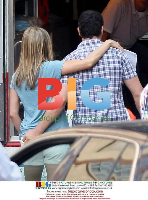 Jennifer Aniston and Gerard Butler on 'The Bounty' set