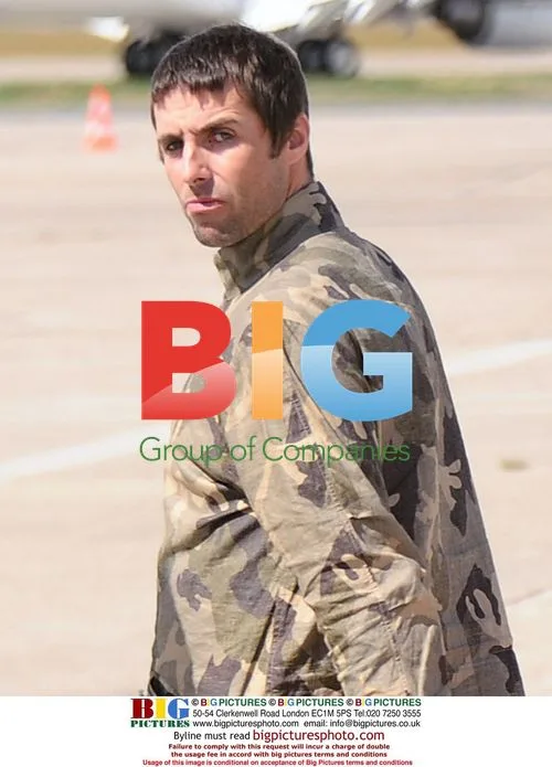 Oasis Members Leave Hotel for Airport