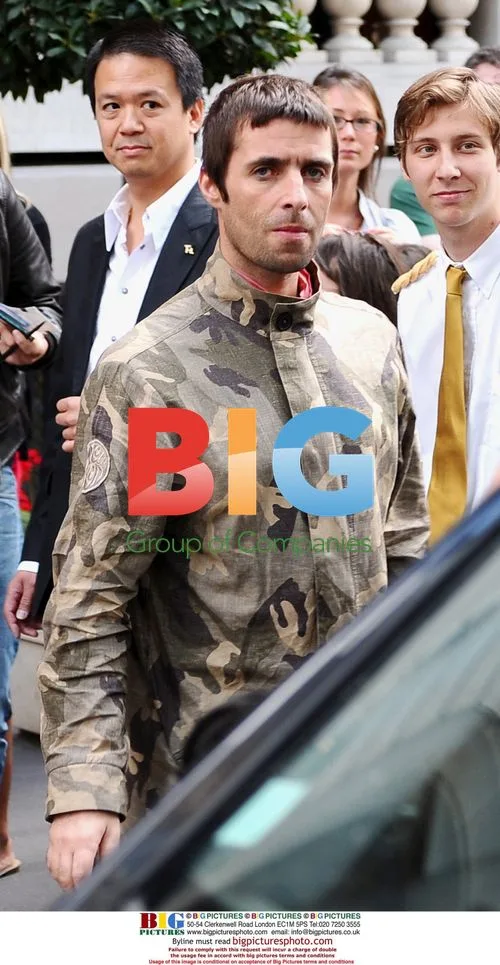 Oasis Members Leave Hotel for Airport