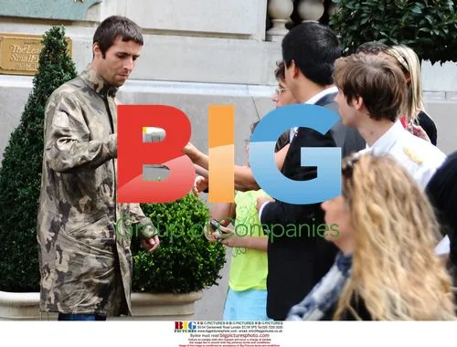 Oasis Members Depart Hotel for Airport