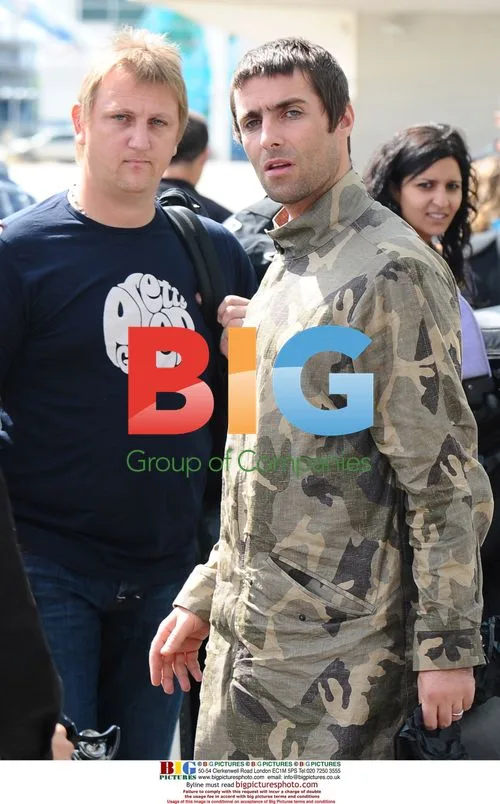Oasis Band Members Leaving Hotel