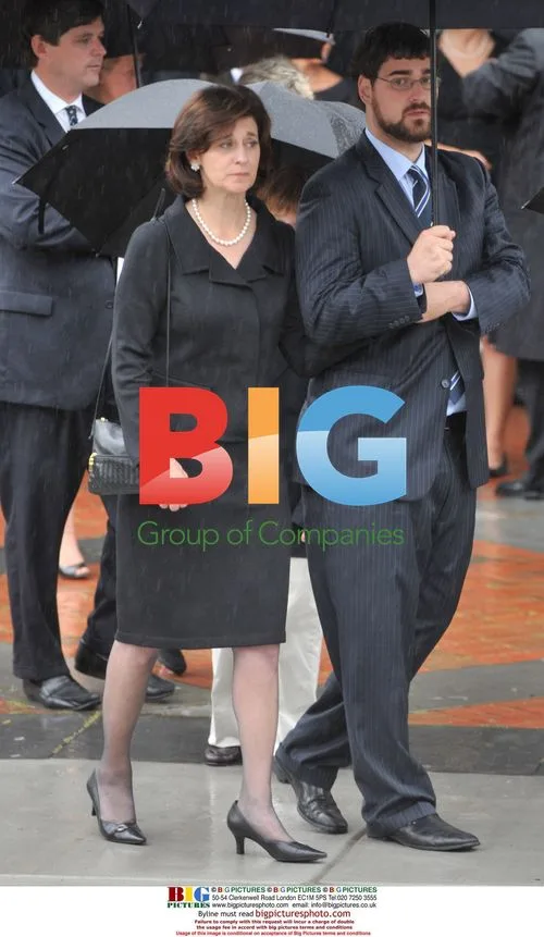 Vicki Kennedy leaves husband's funeral