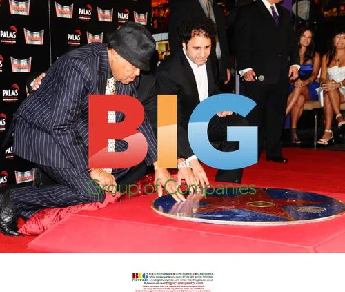 Joe Jackson accepts Michael Jackson star