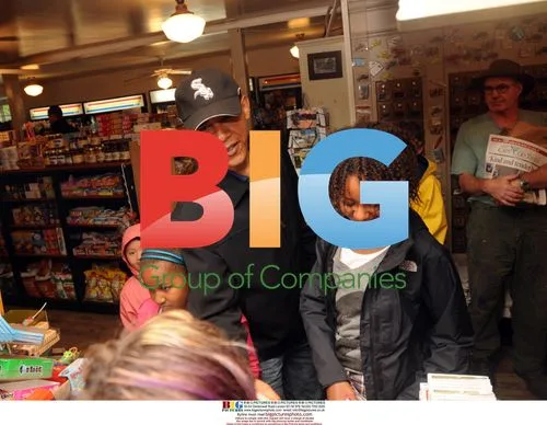 President Obama and Daughters Buy Snacks