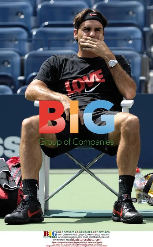 Roger Federer practices at 2009 U.S. Open