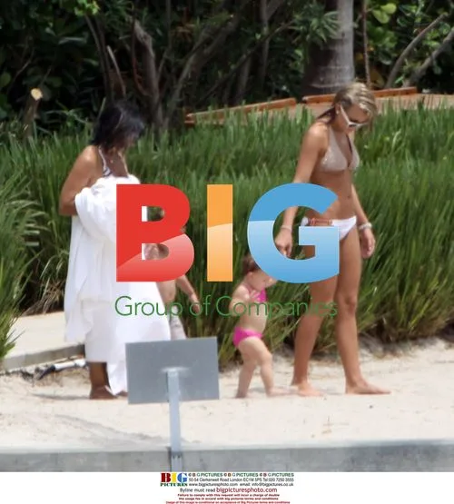 Britney Spears enjoys family vacation