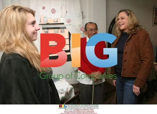 Kathleen Turner volunteers for Citymeals-on-Wheels