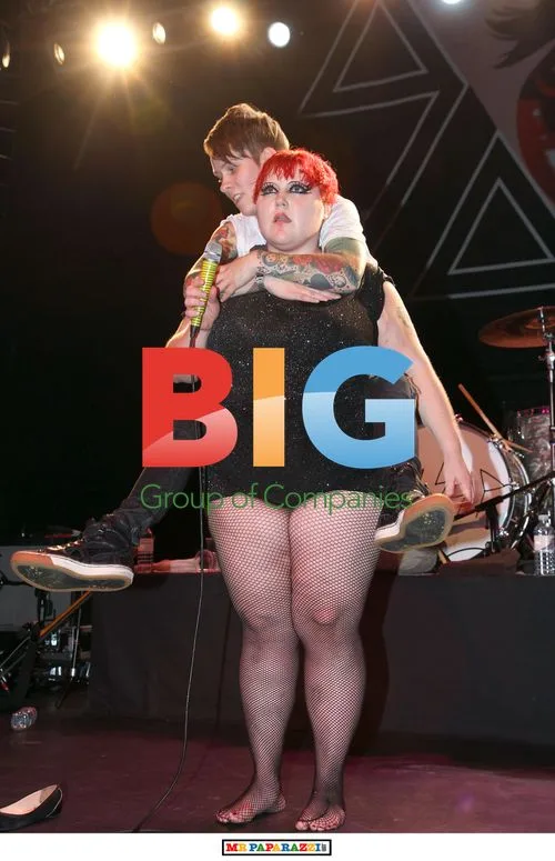 Gossip Performs Live in London