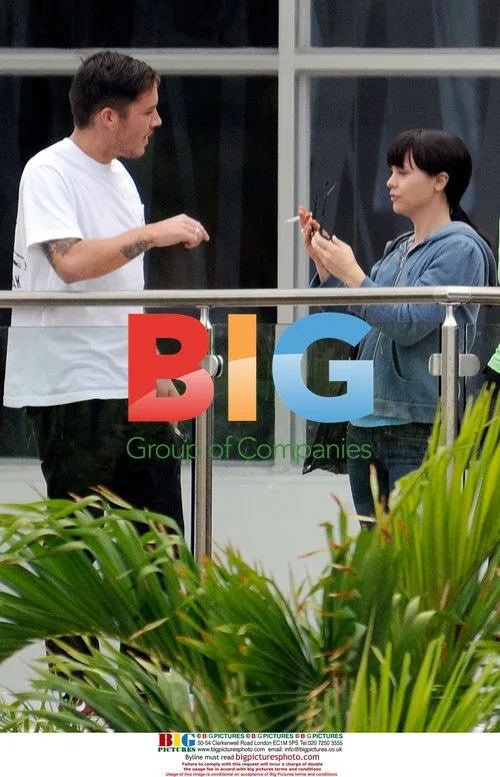 Christina Ricci & boyfriend smoking in Miami