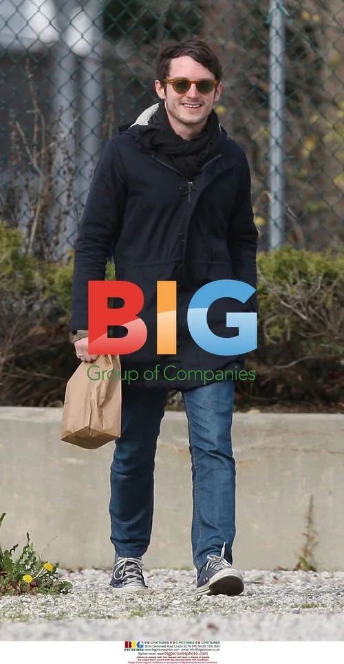 Elijah Wood walking in Greenport, NY