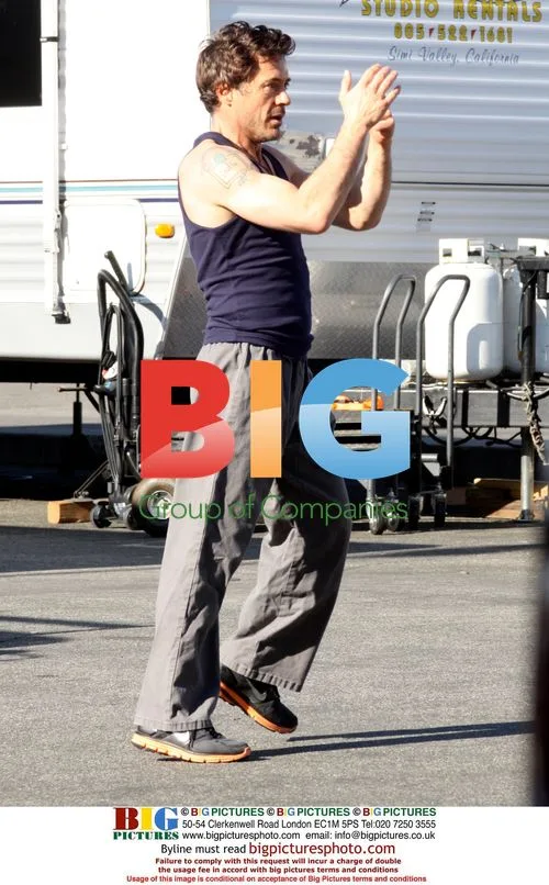 Robert Downey Jr. practices Kung Fu