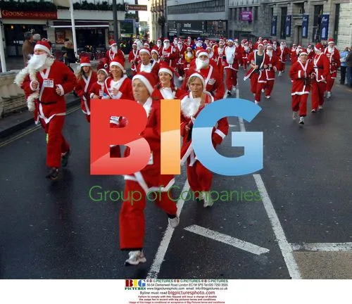 7,000 Santas gather in Liverpool