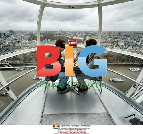 Chess Grandmasters Play on London Eye