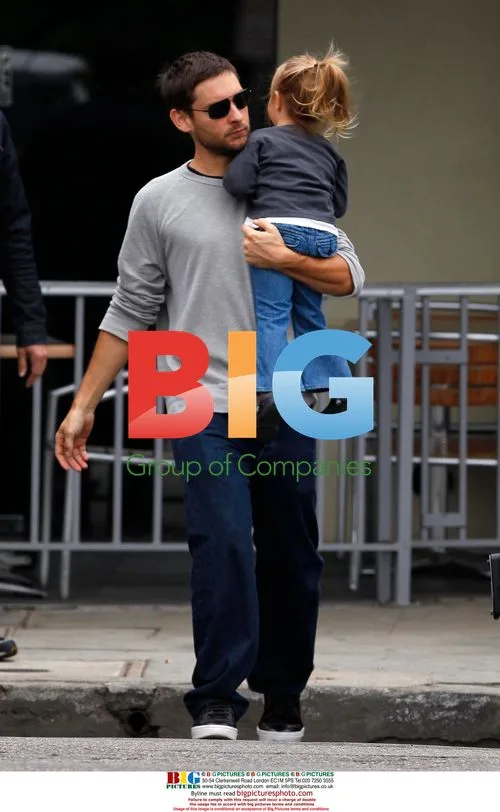 Tobey Maguire and daughter Ruby out for breakfast