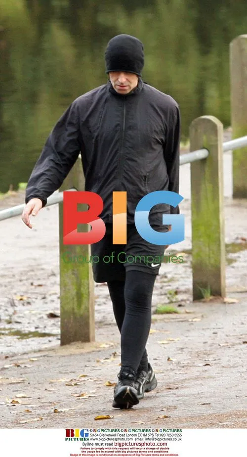 Liam Gallagher and Natalie Appleton running