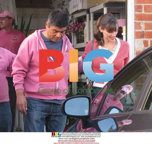 Jennifer Garner and George Lopez filming "Valentine's Day"