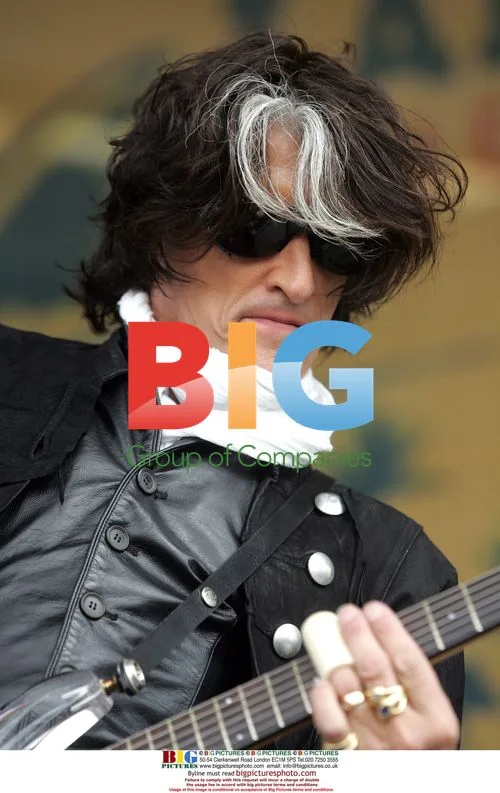 Joe Perry Performs with Joe Perry Project