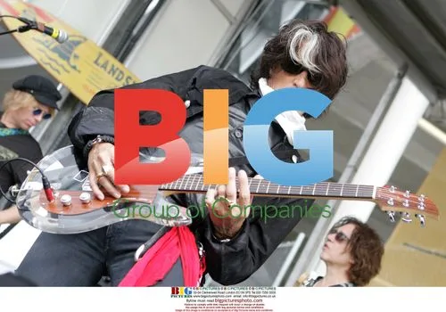 Joe Perry Performs with The Joe Perry Project