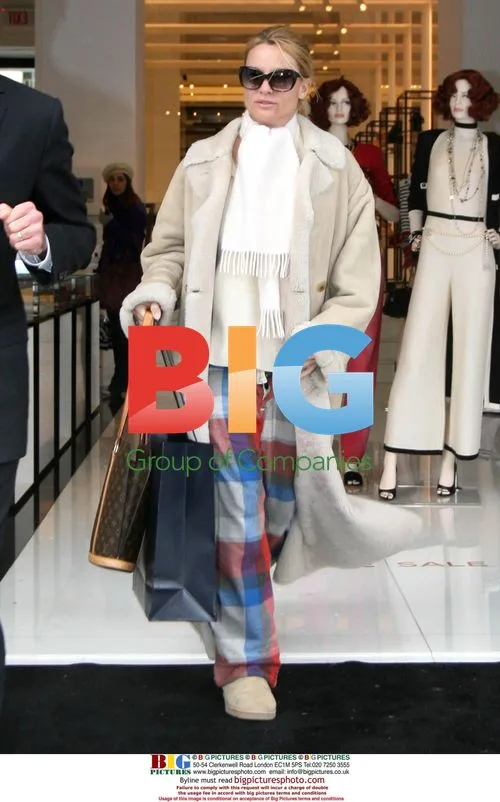 Nicollette Sheridan Holiday Shopping