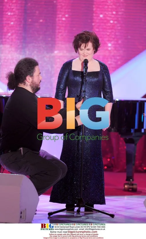 Susan Boyle performs on French TV