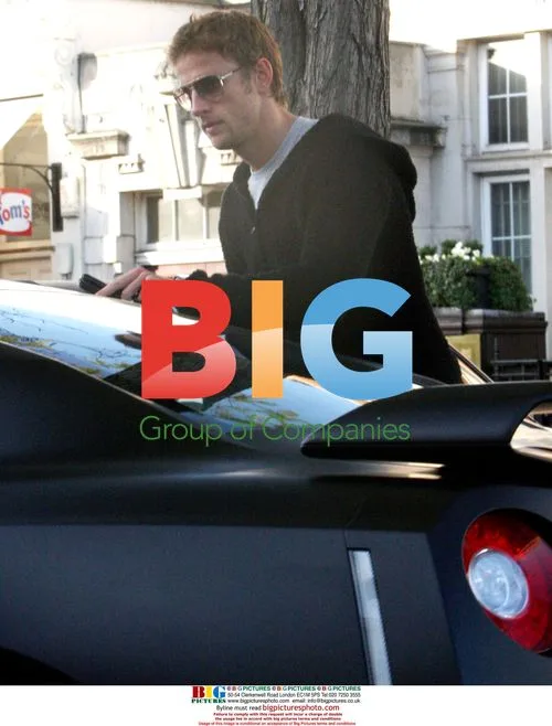 Jenson Button drops girlfriend in Notting Hill