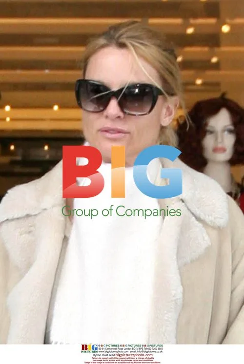 Nicollette Sheridan Holiday Shopping