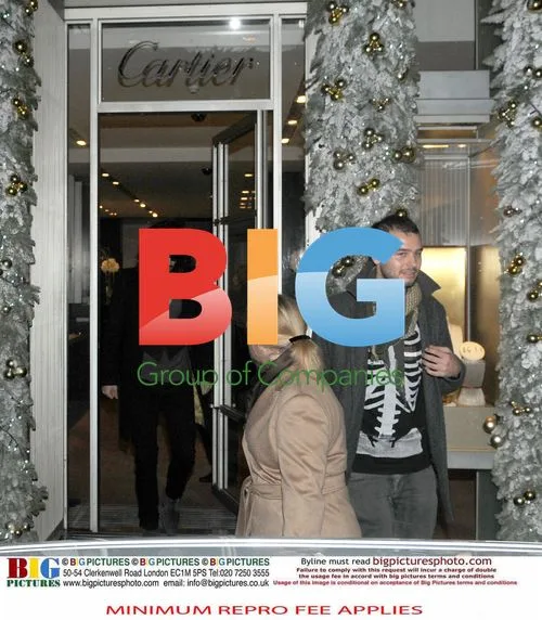 Russell Brand shopping at Cartier's