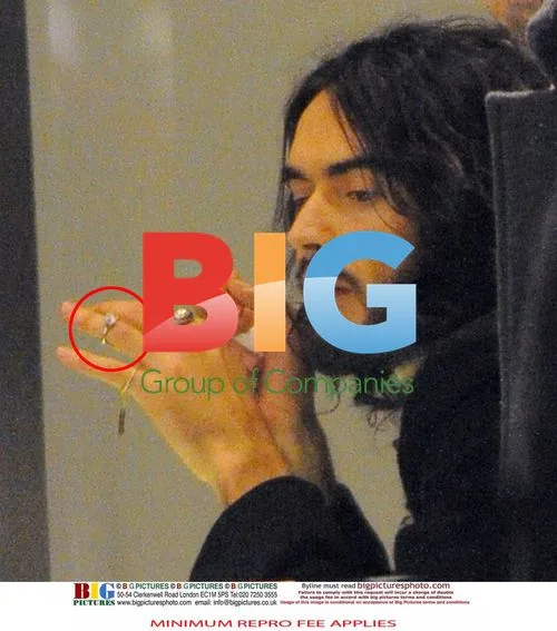 Russell Brand shopping at Cartier's