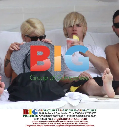Kelly Osbourne on Miami vacation with friends
