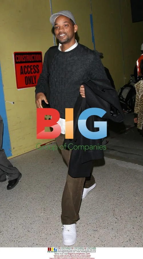 Will Smith and Willlow Arrive at LAX from Oslo