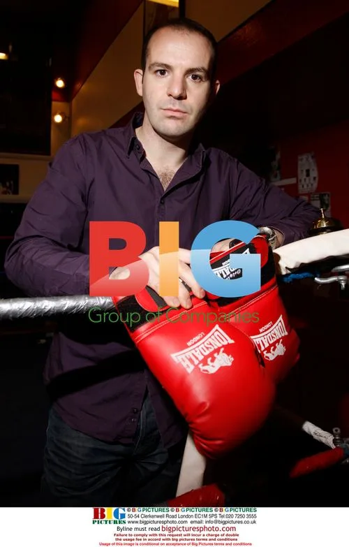 Martin Lewis announces 'Round 2' of bank charge campaign